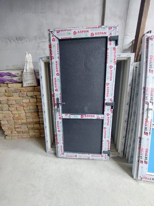 Продаю окна двери витражи