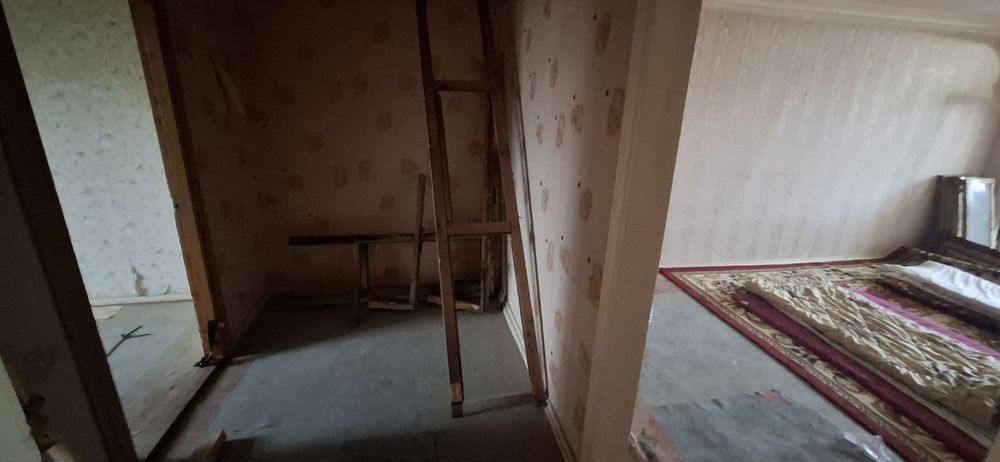 2-3 хона сотилади уртада жойлашган