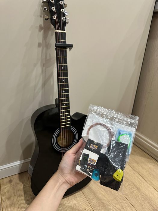 Гитара мен домбыра сатылады!