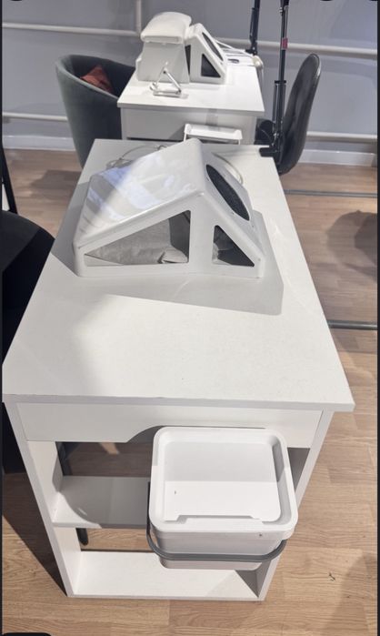 Маникюрный стол с вытяжкой