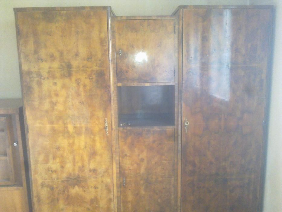 dulap de haine vintage din lemn de nuc