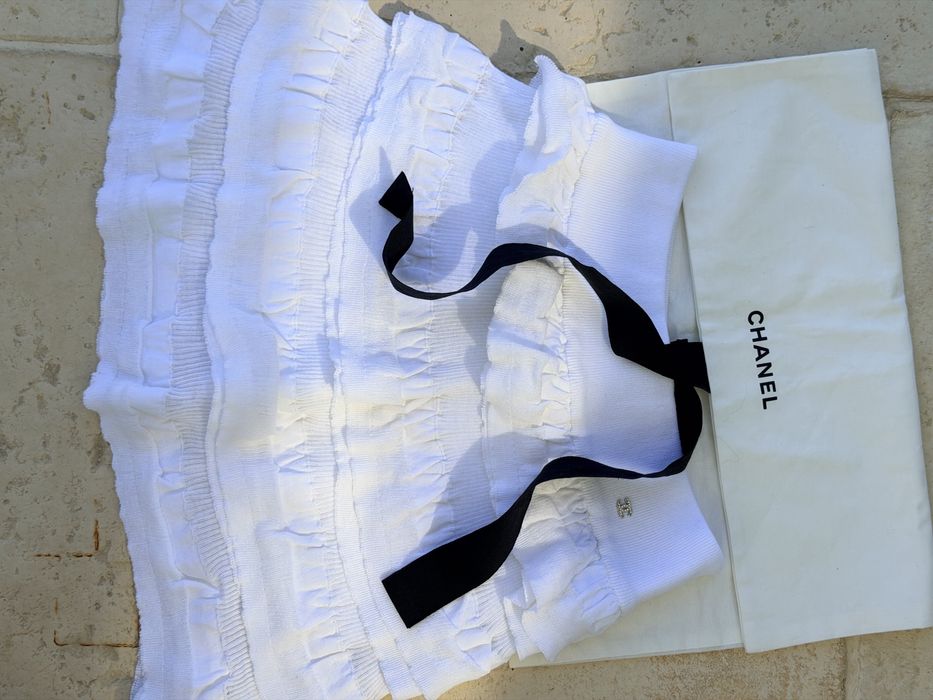 Chanel fusta cu pantalon scurt