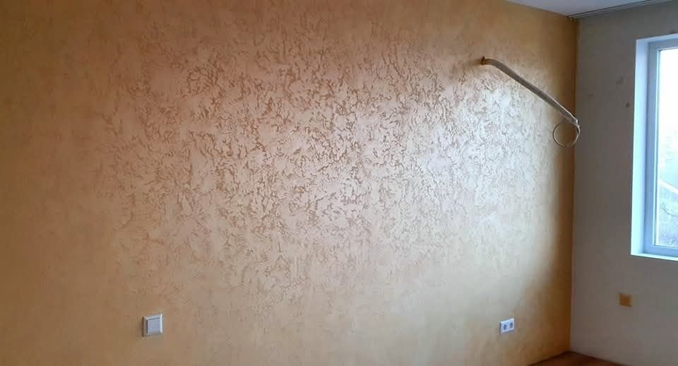 Изпълнение на декоративни мазилки, боя, монтаж на корнизи и довършител