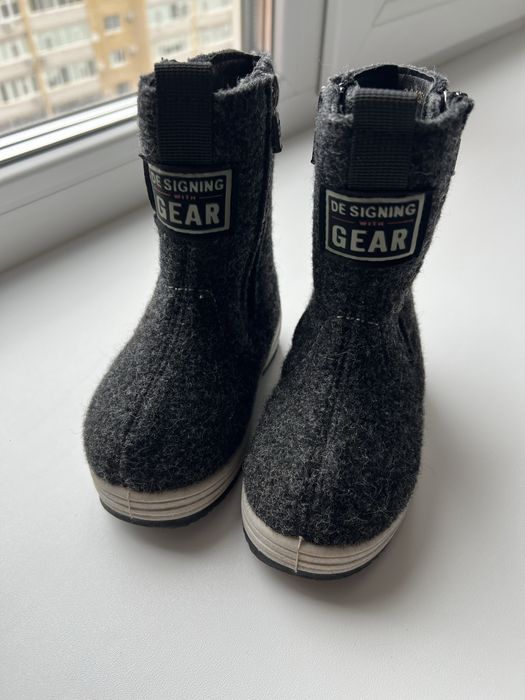 Продам детскую зимнюю обувь