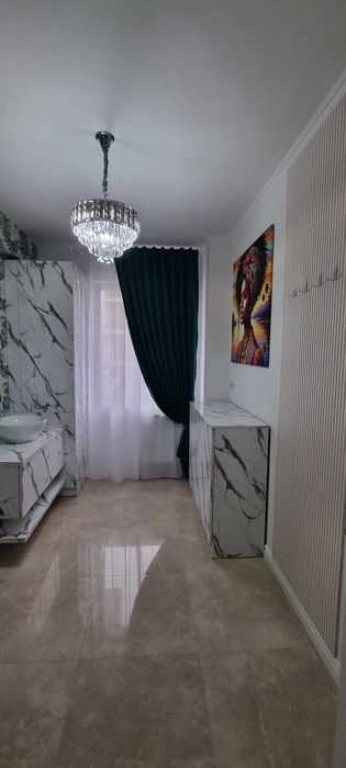 Camera de închiriat în salon nou