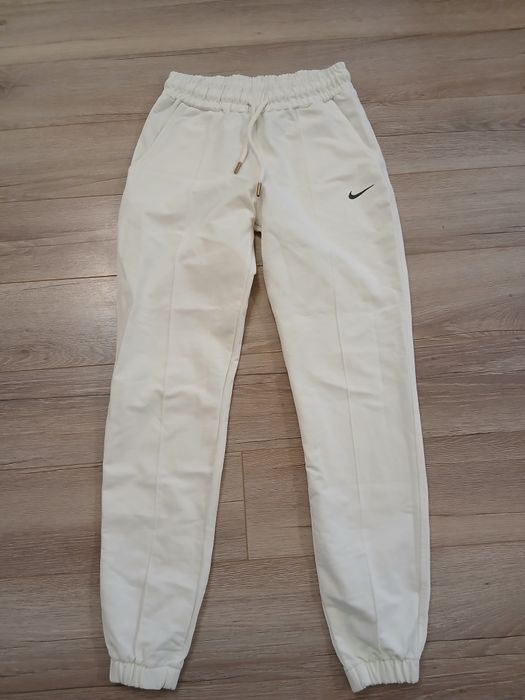 Дамско долнище анцунг Nike