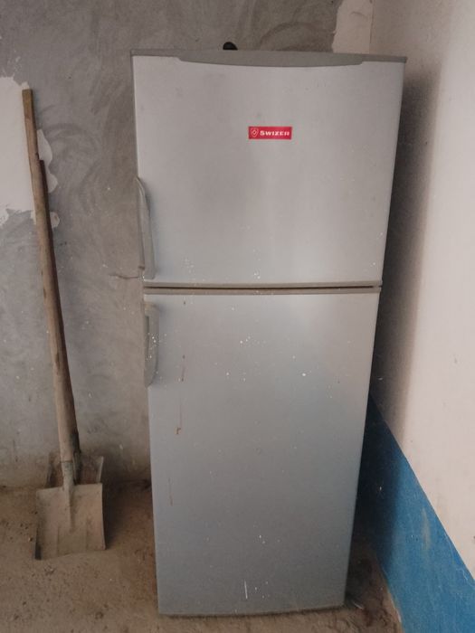 xaladelnik sotiladi xolati yaxshi chizlgan joylaro yoq