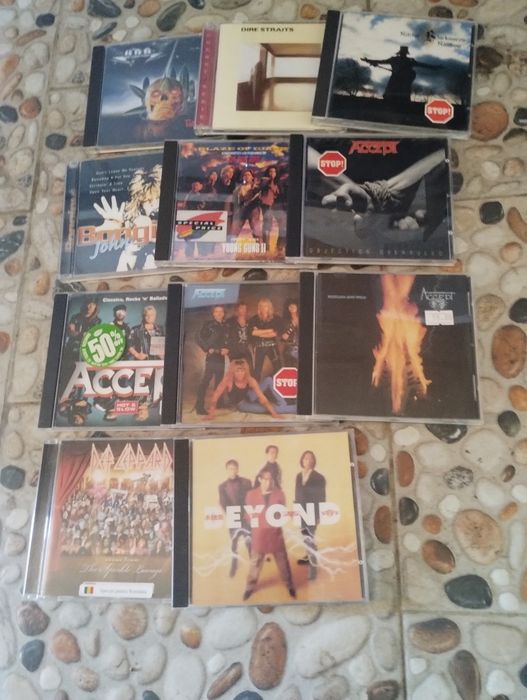 Vind colecție DVD-uri ,și CD-uri
