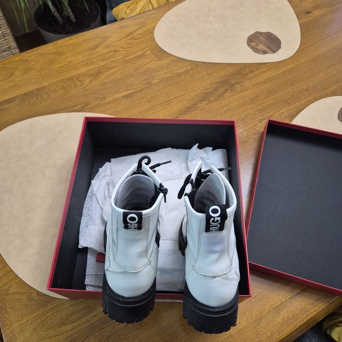 Дамски боти Hugo