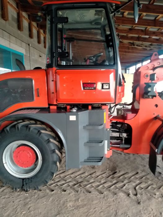 Трактор погрузчик