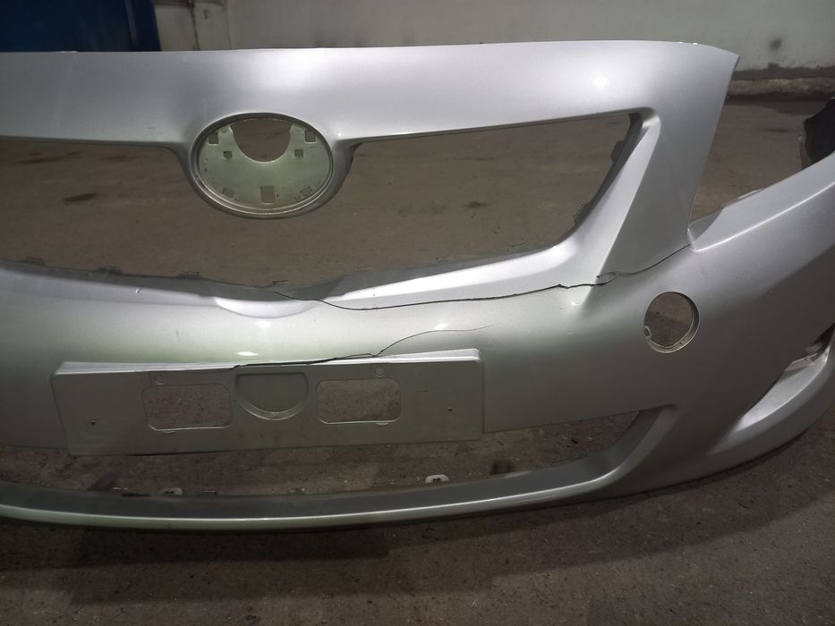 Продам бампер Toyota Carolla