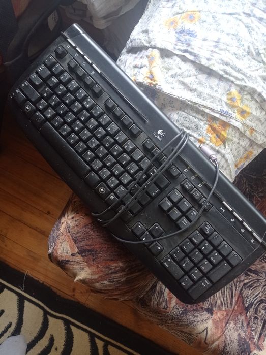 Тонколони,клавиатура и слушалки по договаряне