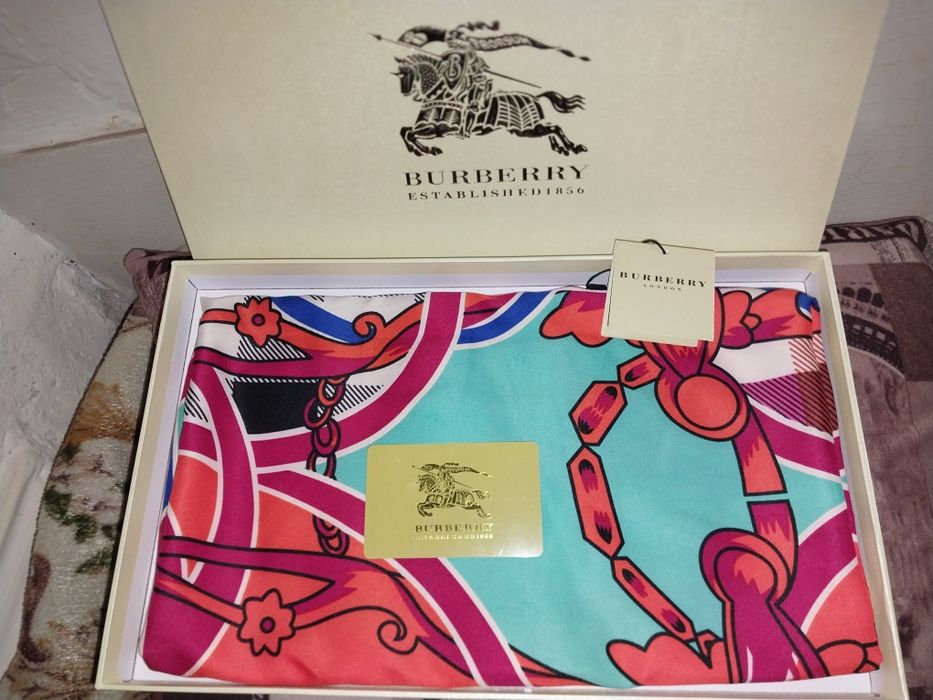 Burberry женский платок