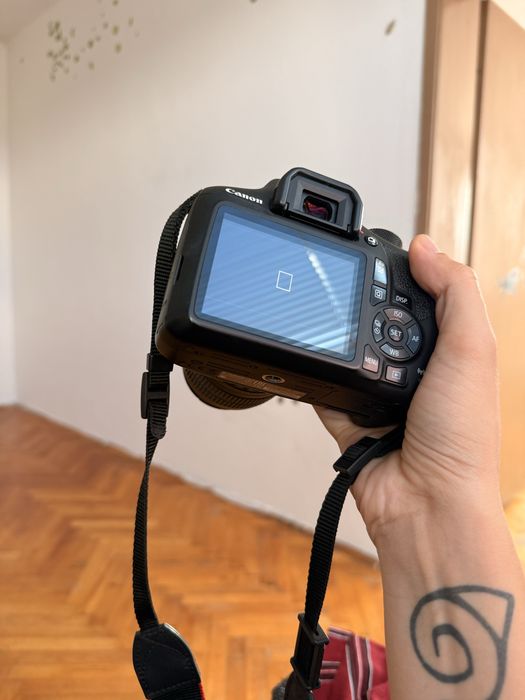 Canon EOS 1300D + обектив