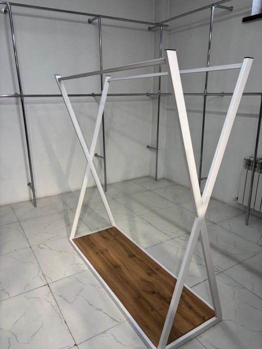 Шкаф вешалки полки