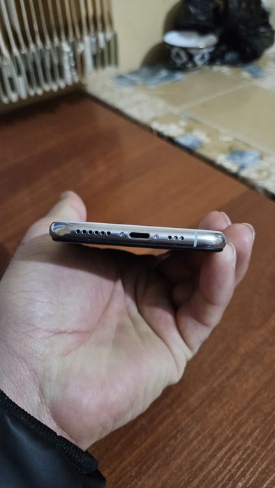 Iphone xs abmen bor iphone 8 yoki iphone se 3 ga