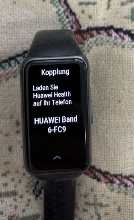 Продам часы HUAWEI Band 6.