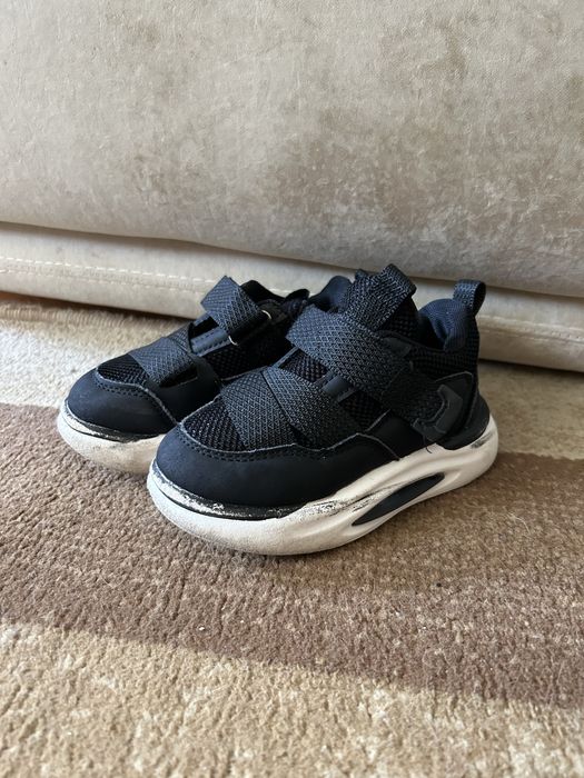 Продам детскую обувь