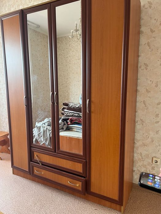 Отдам даром шкаф кровать и диван и кресла
