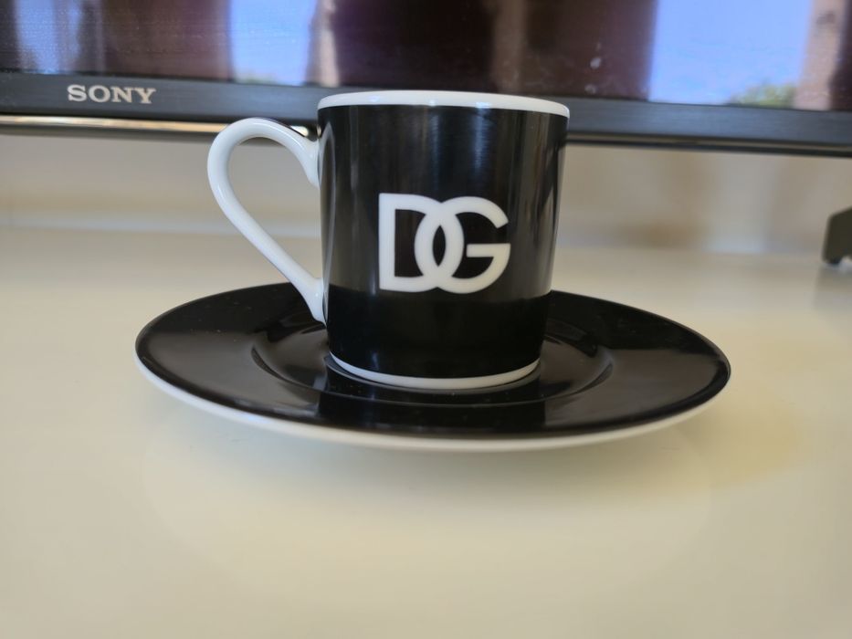 Оригинална чаша на Dolce&Gabbana комплект с подложка