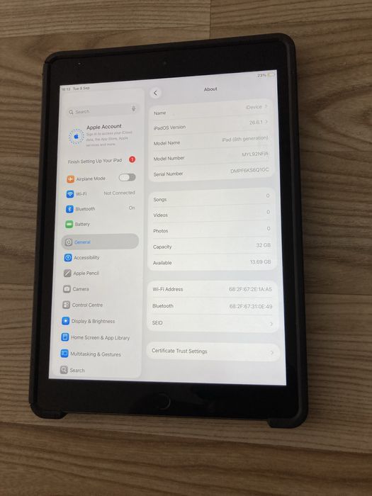 iPad Gen 8 a• 97 % Baterie