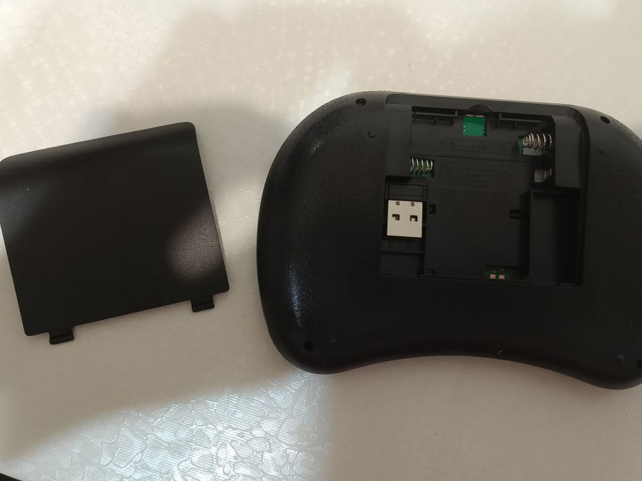 мини клавиатура очень новая