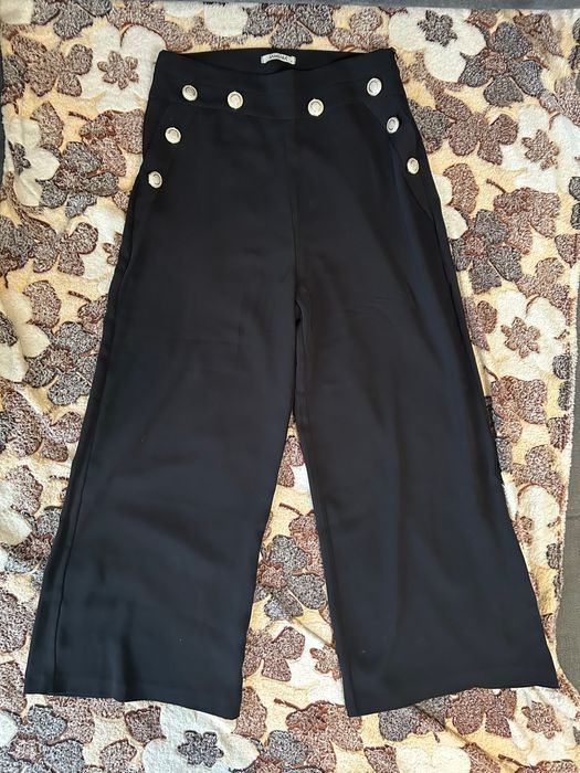 Костюм, блузка и брюки