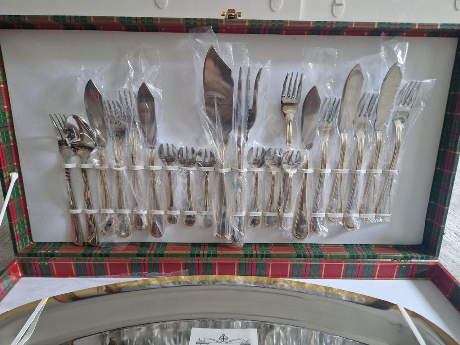 Set complet tacâmuri și platou pește SAF Italia, inox 18/10 placat cu aur, nou