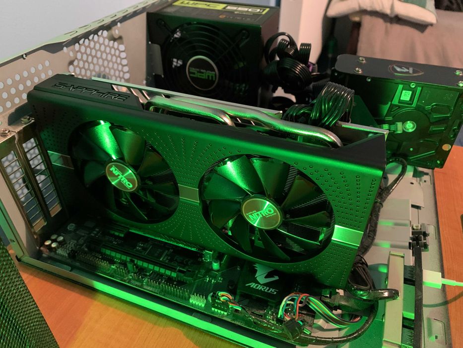 Vând Placă Video SAPPHIRE AMD Radeon RX 580 NITRO+