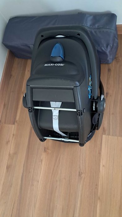 Scoica Maxi Cosi cu insert nou nascut