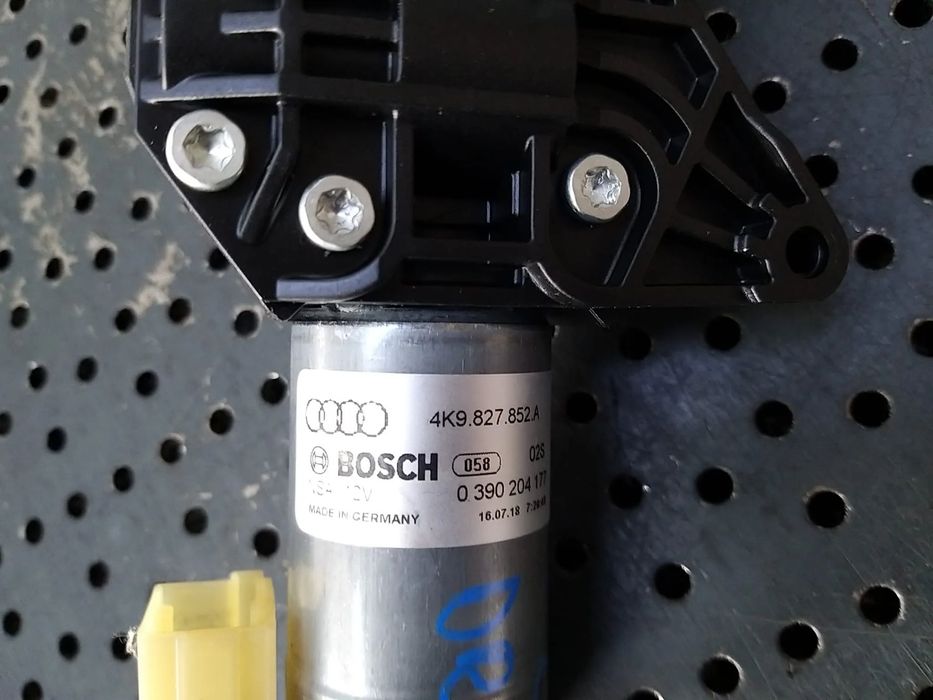 Balama cu motoras dreapta haion audi a6 c8 4k 4k9827300a 4k9827852a 0390204177