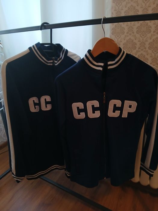 Продам парные костюмы новые