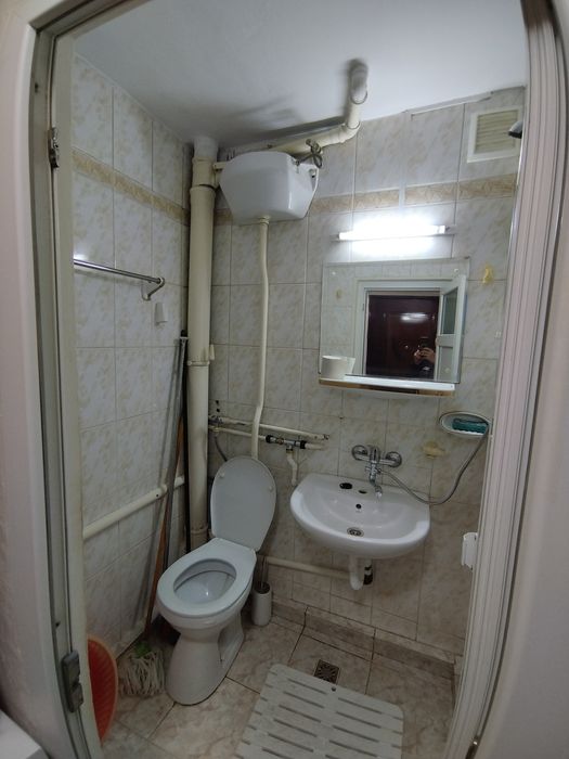 Închiriez garsoniera