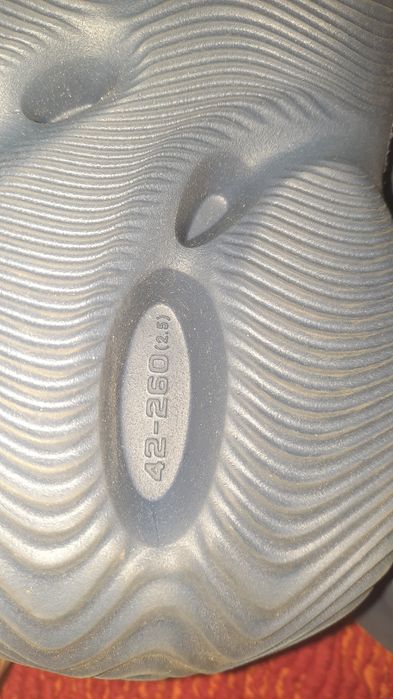 Предлагаются сандали непромокаемые и дышащие.