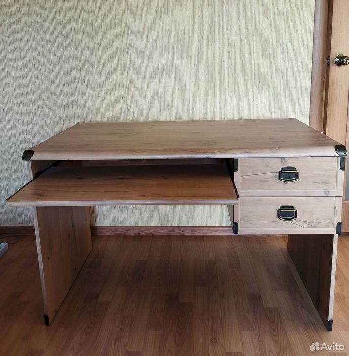 Продам компьютерный стол