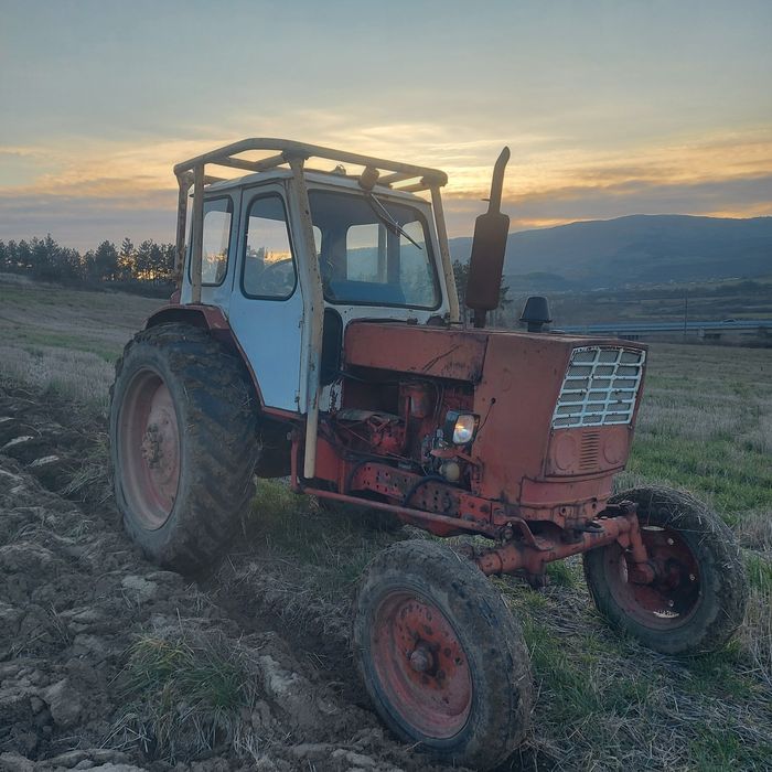 Продавам трактор ЮМЗ