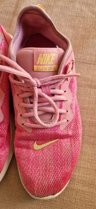 Розови маратонки за спорт