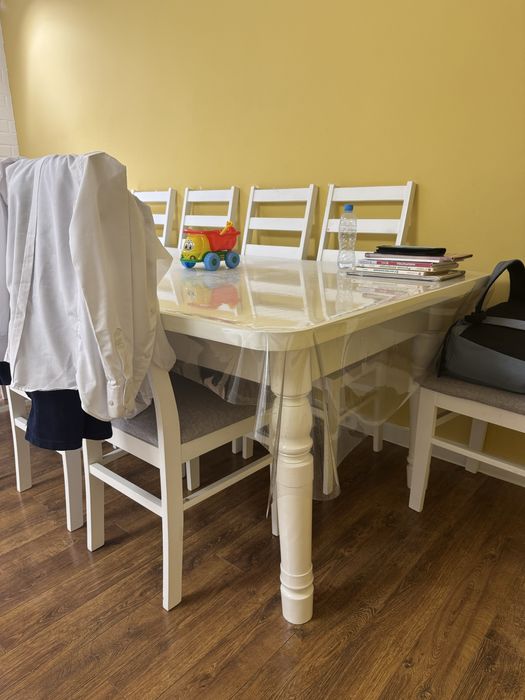 Стол со стульями