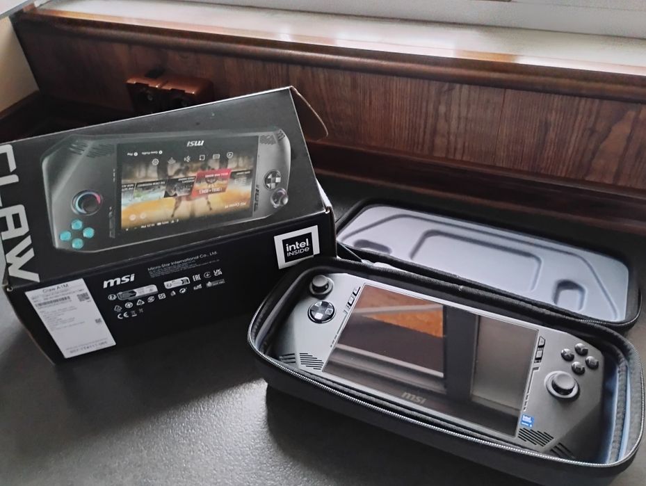 Laptop - consolă - MSI - CLAW  - Ultra 5