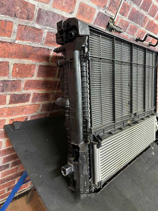 Caseta radiator BMW g01 3.0 Plug in