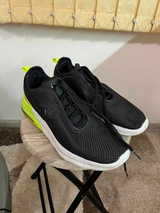 Nike Air Max Motion 2