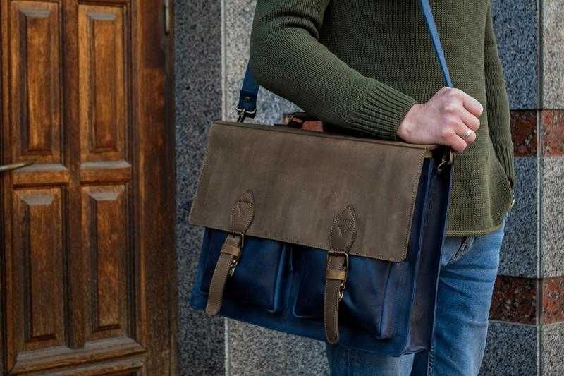 Servietă din piele naturală pentru documente și laptop. Geantă de umăr din piele pentru laptop