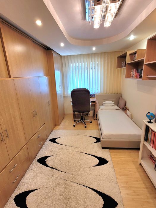 Vând apartament 3 camere, situat pe strada Ecaterina Teodoroiu