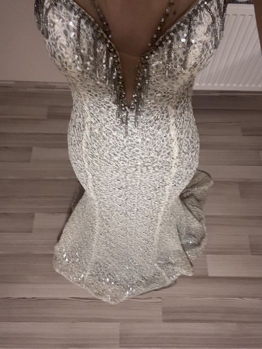 Бална рокля с подарък чантата към нея.