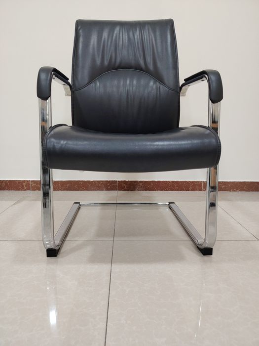 SROCHNO Yaxshi holatdagi ofis kreslosi sotiladi