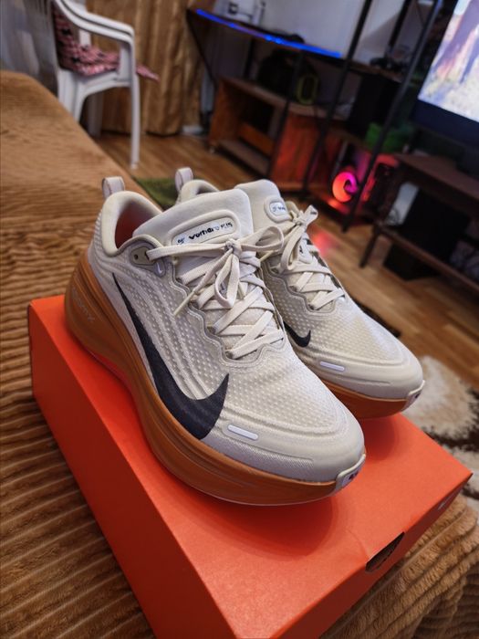 Vând Nike vomero plus