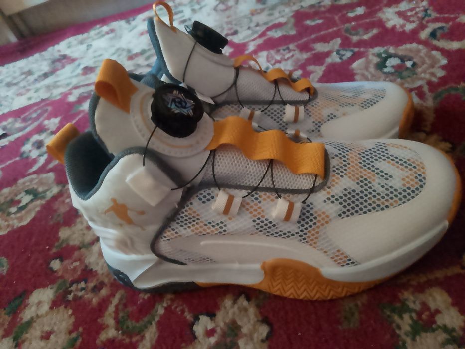 Продам кросовки новые детские