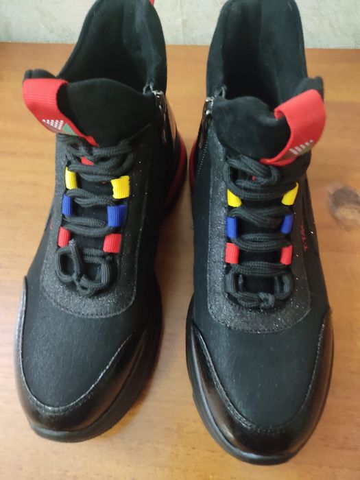 Ботинки-кроссовки Новые