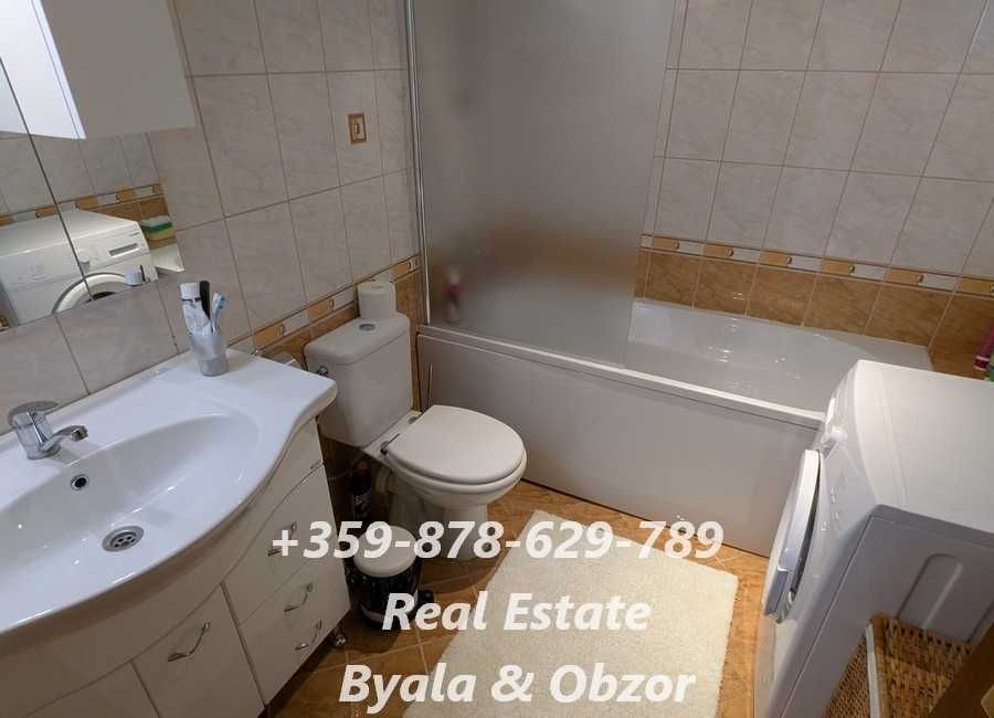 Просторен тристаен апартамент с голям двор-тераса в гр.Обзор