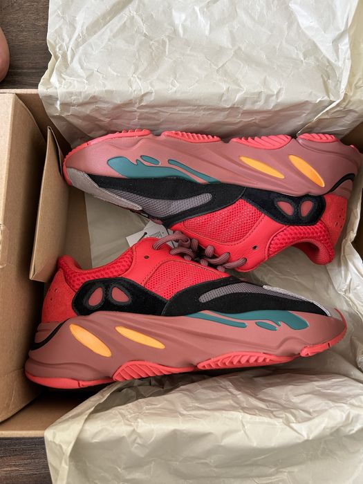 Adidas Yeezy 700 Boost HI-RES RED  37 1/3
